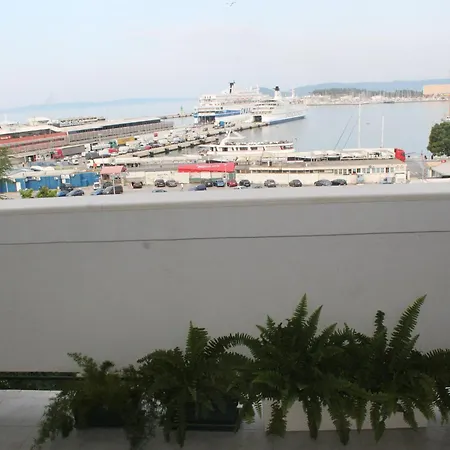 Bianca Beach Apartment *